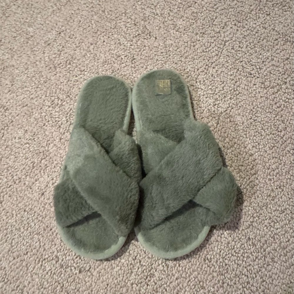 Fuzzy slide on slippers